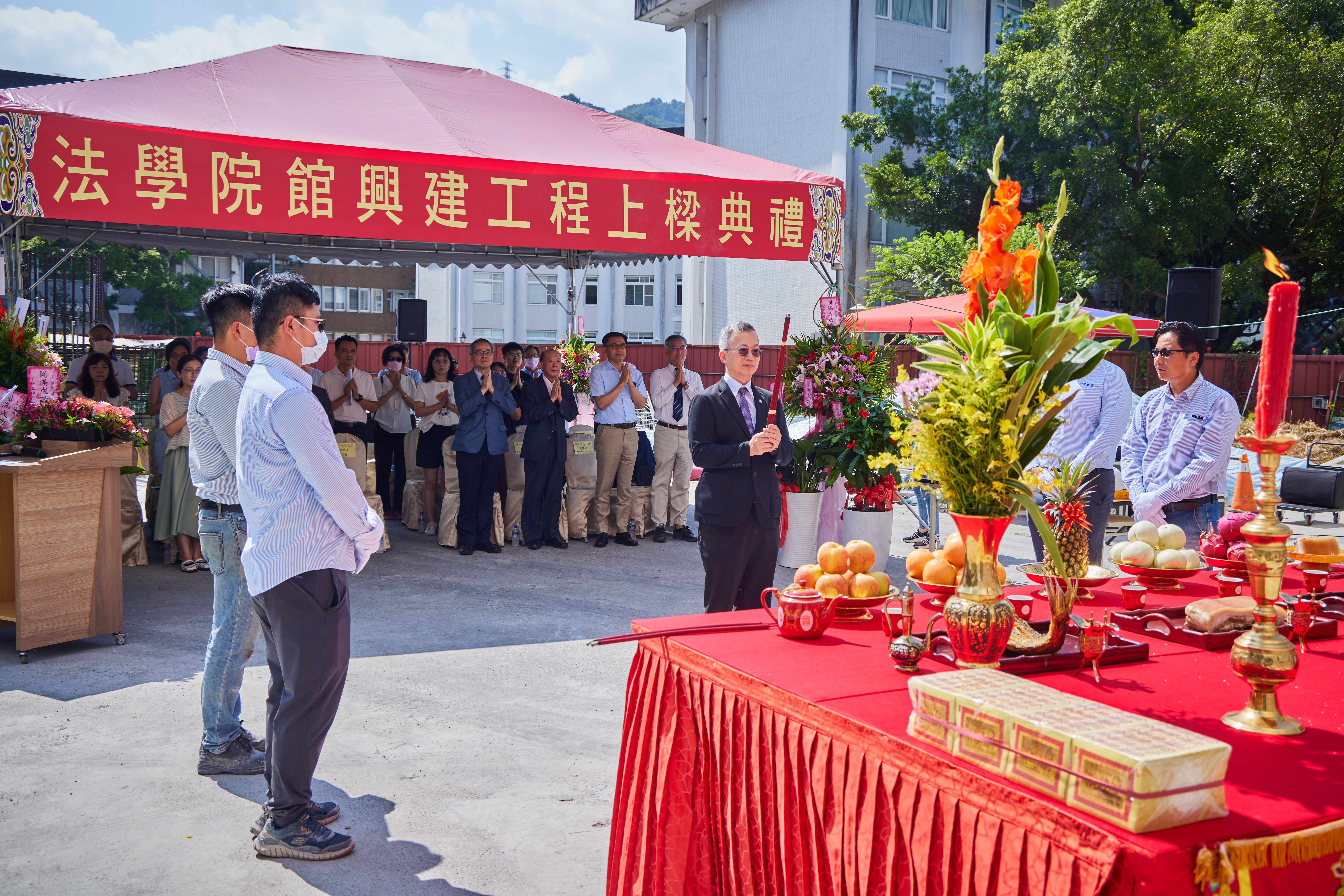 校長李蔡彥擔任主典率嘉賓祝禱，祈求工程順利圓滿。（照片提供：秘書處二組）