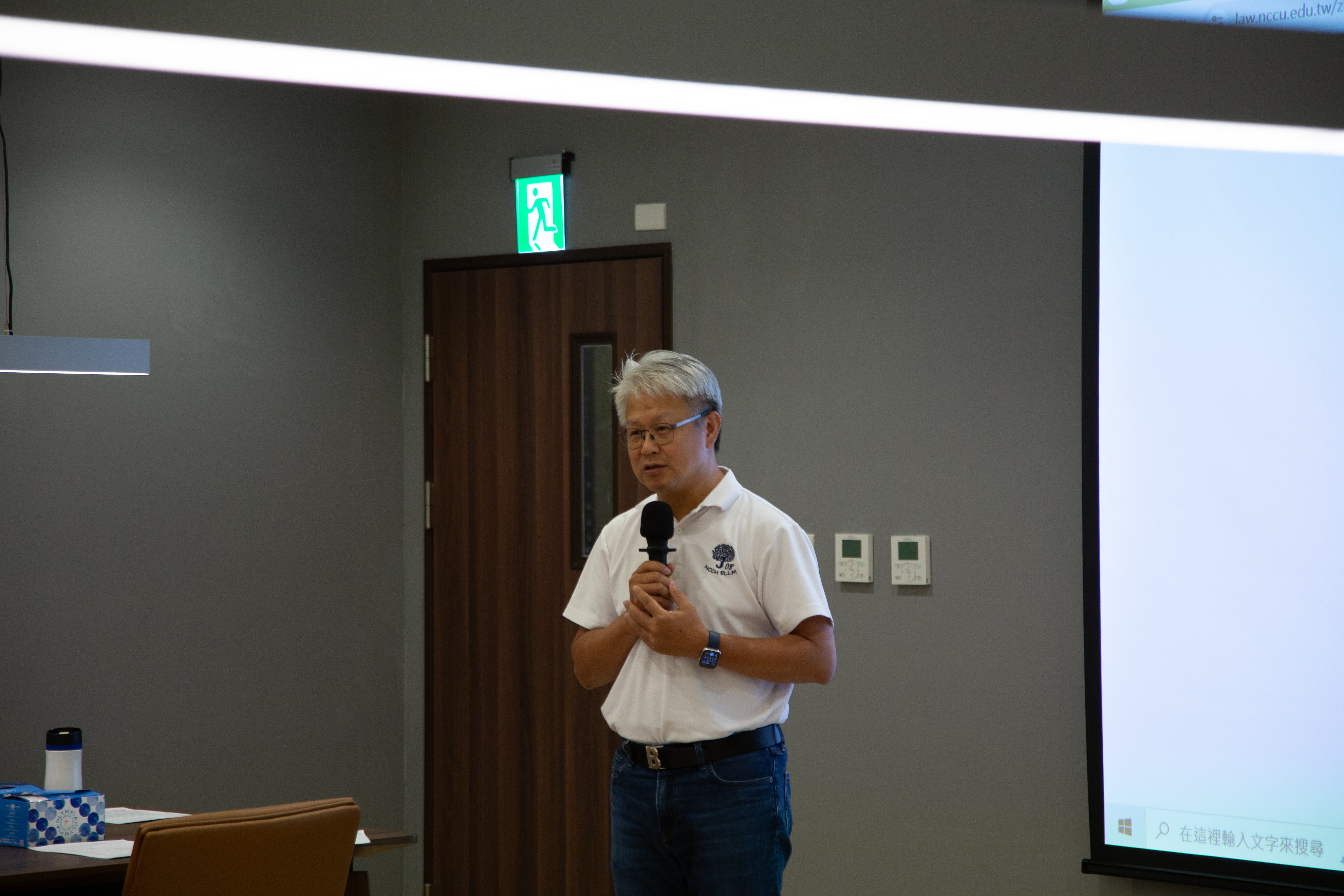 葉啓洲所長介紹法科所。 葉啓洲所長介紹法科所。