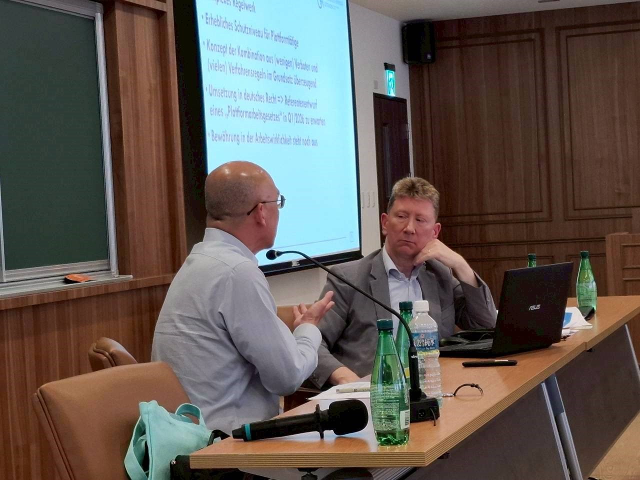 林佳和主任與Krause深度交流,探索演算式管理衍生疑義 林佳和主任與Krause深度交流,探索演算式管理衍生疑義