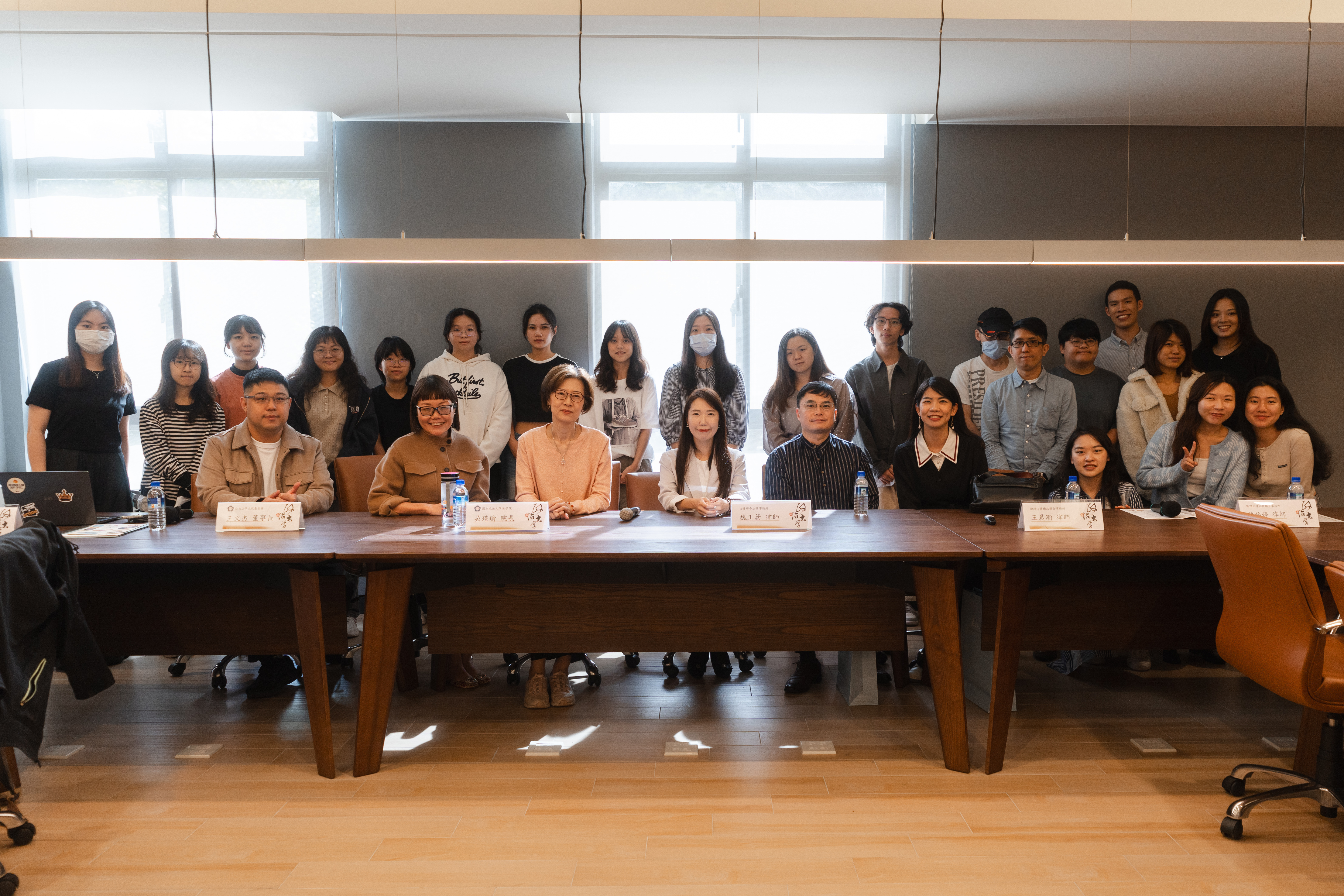 與會者合影。 與會者合影。