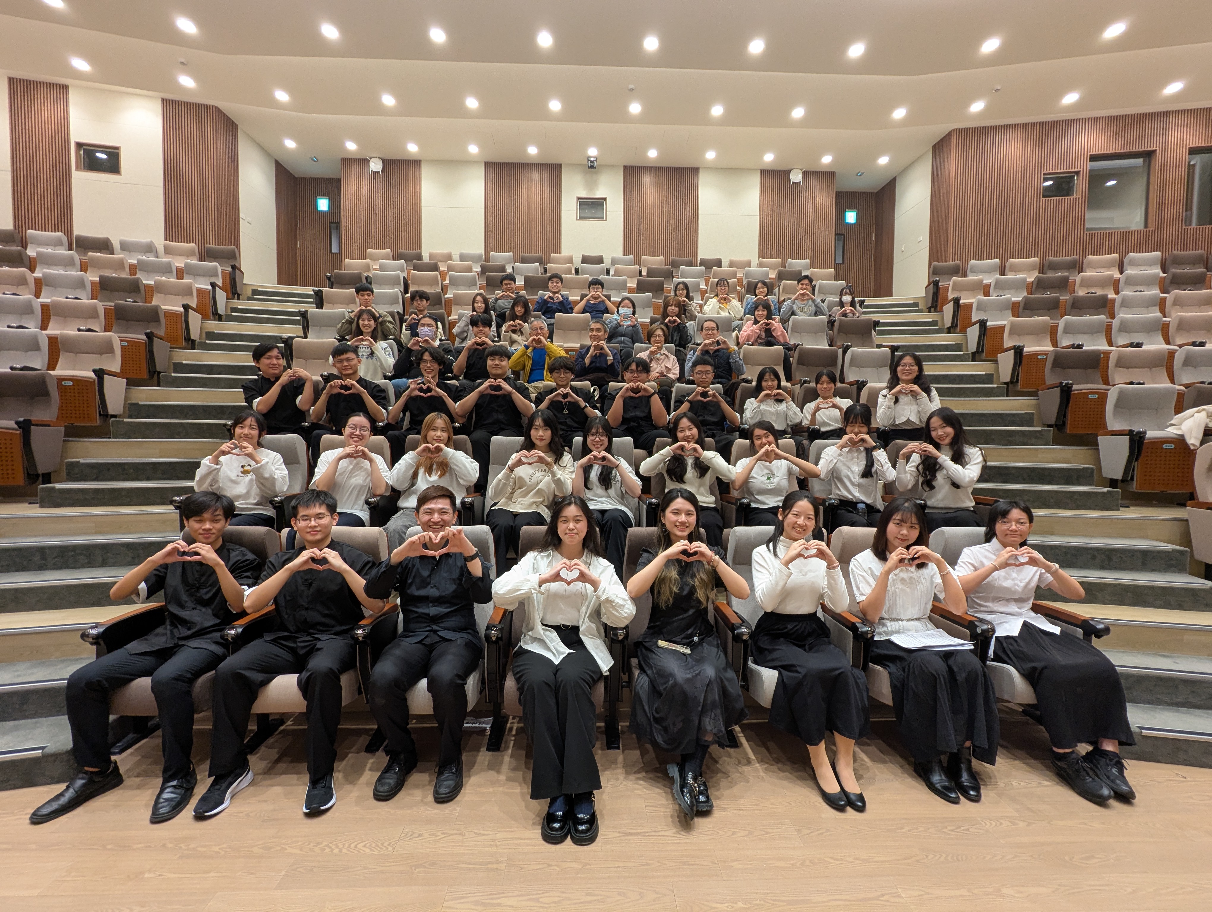 11月21日文化盃小公演合影。(攝影:林侑儒) 11月21日文化盃小公演合影。(攝影:林侑儒)