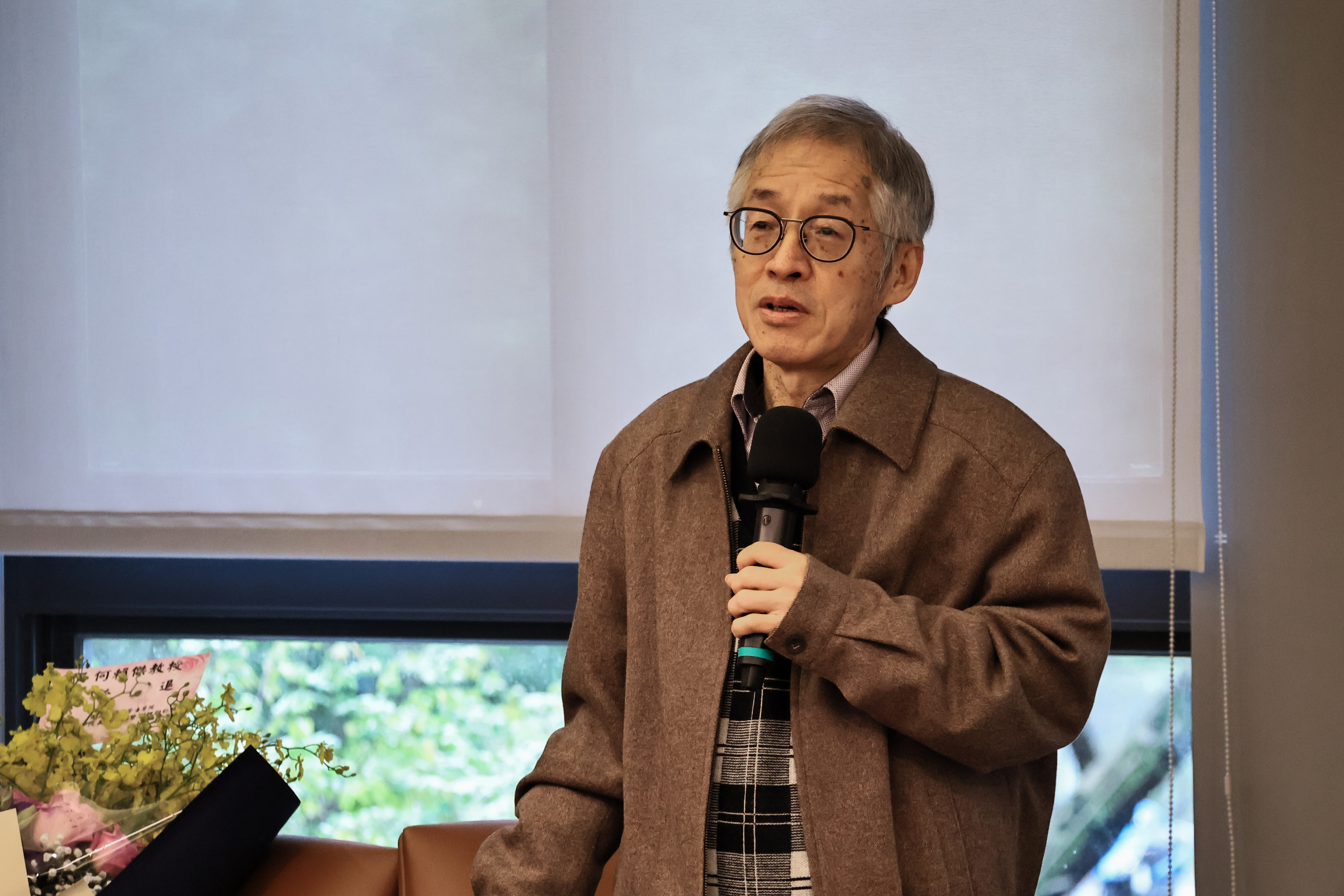 何賴傑教授發表退休感言。