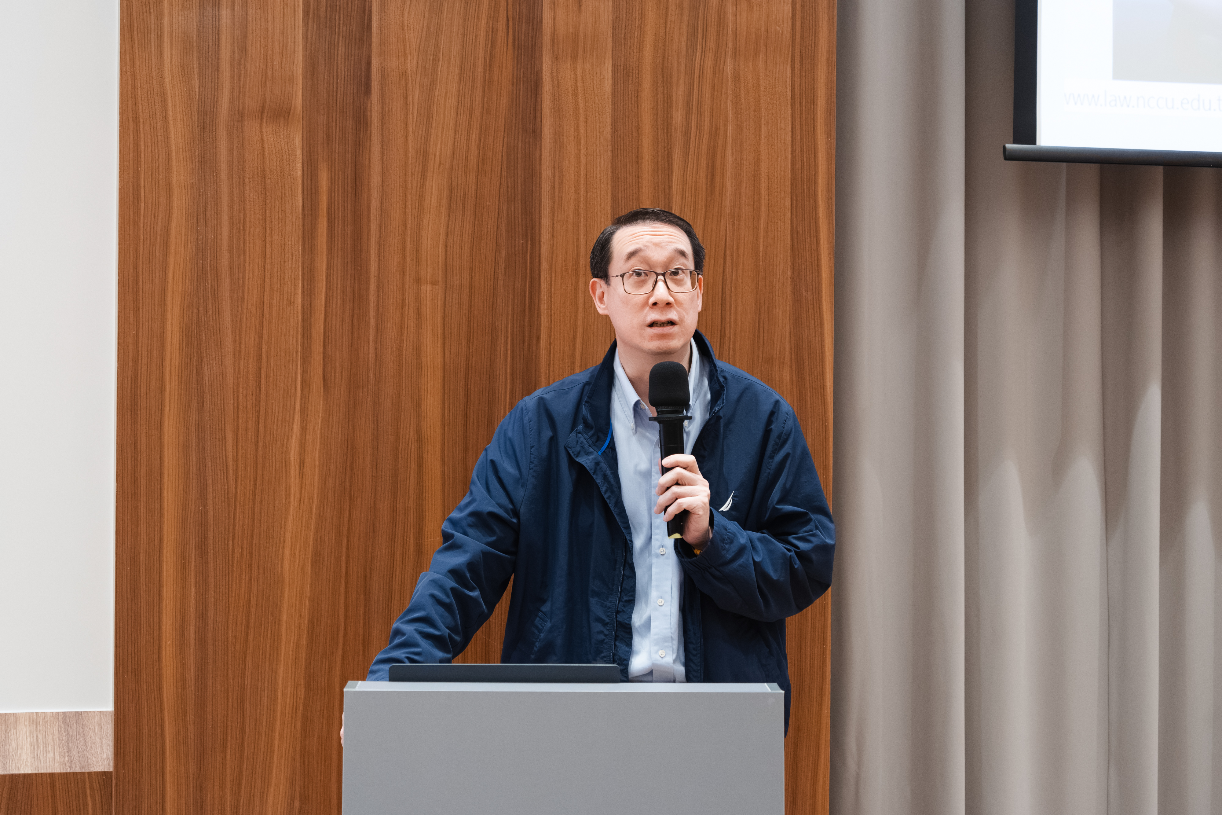 劉定基老師介紹服務學程，鼓勵大家盡早規劃學習步調和參與實習