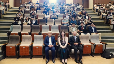 本校校長李蔡彥及本院副院長葉啓洲出席並聆聽演講。